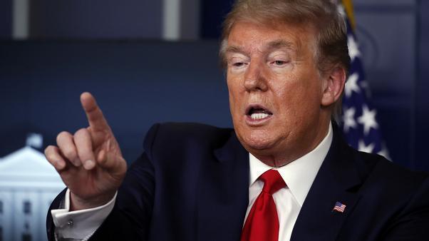 特朗普|只有在美国：市长被特工放催泪弹熏倒，特朗普补刀挖苦他像个傻瓜