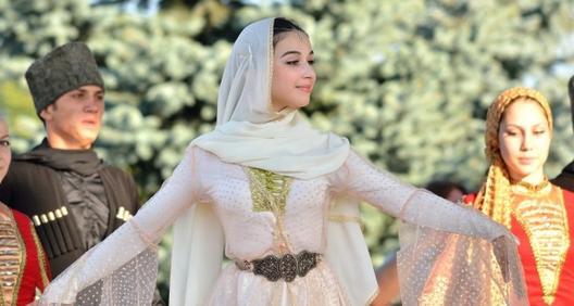 高加索人|外国网友：为什么称白人为“高加索人”是在不自觉地支持白人至上