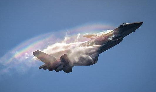 歼-20有哪些黑科技?鸭翼布局加电子系统成就全球最强制空战机