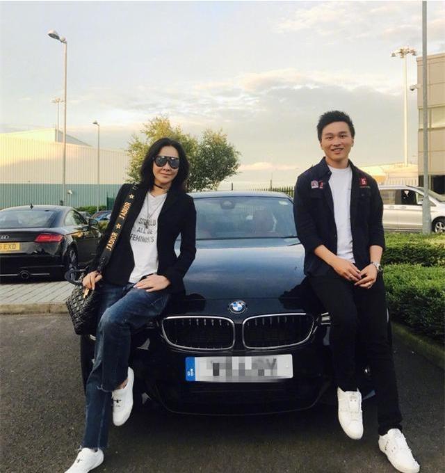 刘嘉玲|刘嘉玲带侄子参加上名流聚会，想培养侄子当接班人？