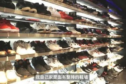 罗志祥|罗志祥深夜炫富！豪车做背景心机秀26万的鞋，引粉丝惊叹日子真不错