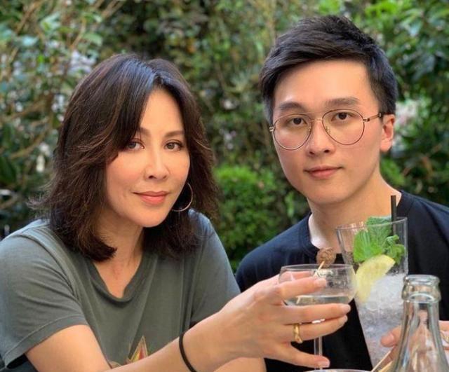 刘嘉玲|刘嘉玲带侄子参加上名流聚会，想培养侄子当接班人？