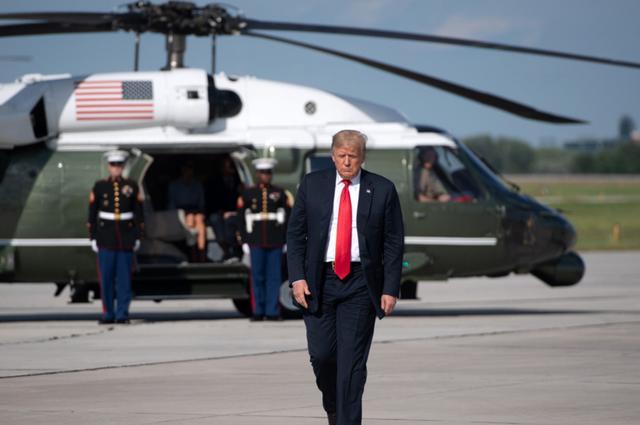特朗普|特朗普身边又有人确诊！直升机中队大兵被病毒攻陷，已被隔离