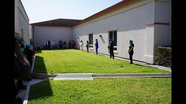 德克萨斯州|美国德州重开后疫情告急病床爆满，“死亡小组”决定送谁回家等死