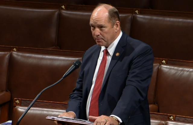 亚历山德里亚·奥卡西奥·科尔特斯|在美国男议员和传媒大亨被指侮辱女性后，网友问：有权势的男人为何不道歉