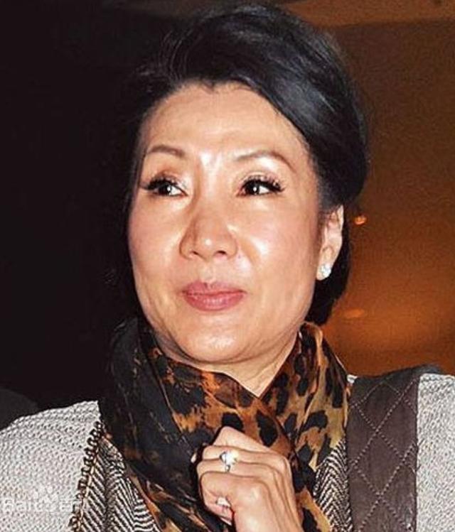 都是跟前妻曹恩玉所生,而两人在1991年就选择了离婚.