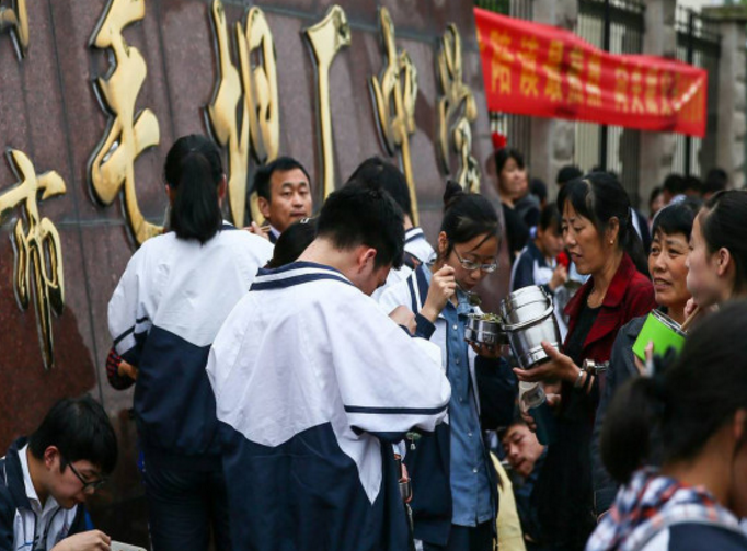 毛坦厂中学在全排名_2020年毛坦厂中学高考放榜,再次刷爆网络!两横一竖