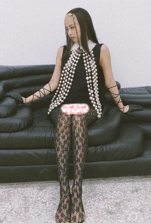终于等到jennie挑战"渣女袜",穿上腿像消失一样,贼显瘦