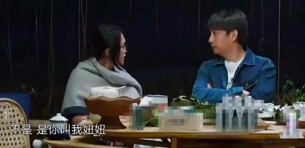 黄磊|黄磊又出耿直言论？自称不知道张艺兴的歌惹争议，老狼尴尬圆场