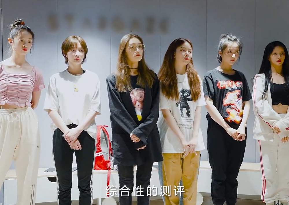 硬糖少女首次测评 刘些宁被老师误会是外国人 张艺凡 刁难 老师 腾讯新闻