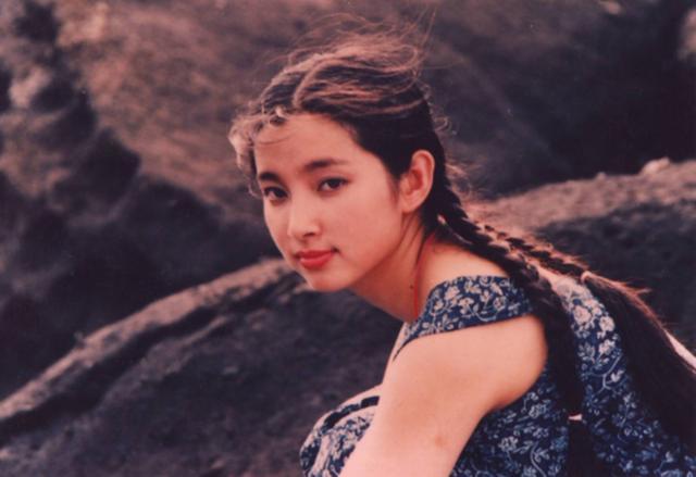 王京花|内地金牌经纪人宝刀未老，慧眼识珠成艺考赢家？早年经历引热议