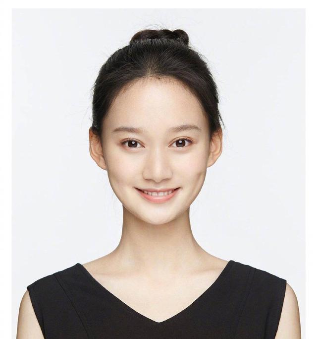 王京花|内地金牌经纪人宝刀未老，慧眼识珠成艺考赢家？早年经历引热议