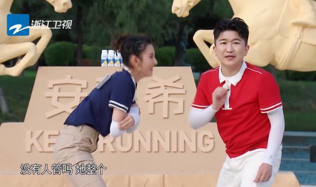 张大大|张大大这么想赢？游戏环节欺负宋祖儿，跟导演发牢骚，毫无绅士风度