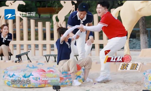 张大大|张大大这么想赢？游戏环节欺负宋祖儿，跟导演发牢骚，毫无绅士风度