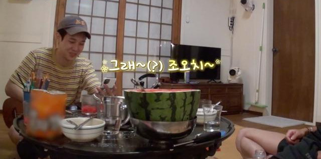 朴叙俊|朴叙俊和崔宇植在真人秀《暑假》里和BTS的V打了一个有趣的电话