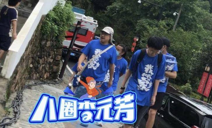 范伟|范伟近况曝光，加盟出演徐峥新作，片场与工作人员互动毫无架子