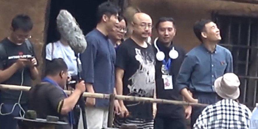 范伟|范伟近况曝光，加盟出演徐峥新作，片场与工作人员互动毫无架子