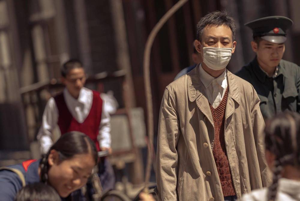 范伟|范伟近况曝光，加盟出演徐峥新作，片场与工作人员互动毫无架子