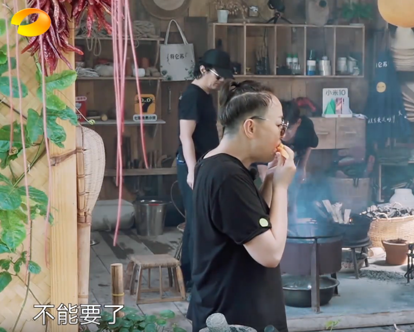 宋丹丹|不愧是艺术家！何炅说凤梨坏了要扔掉，宋丹丹第一反应太接地气