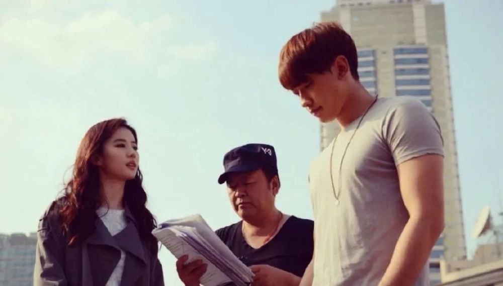 高希希|从才情迸发的黄金十年到资本裹挟的匆忙十年，导演高希希畅所欲言