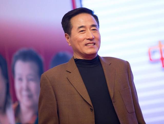 杨立新|二婚娶小33岁90后，妻子比儿子小？杨立新：胡扯，我一生一妻一子