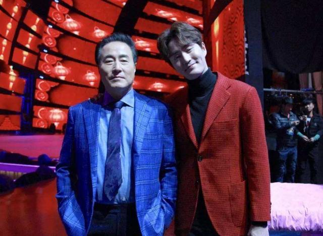 杨立新|二婚娶小33岁90后，妻子比儿子小？杨立新：胡扯，我一生一妻一子