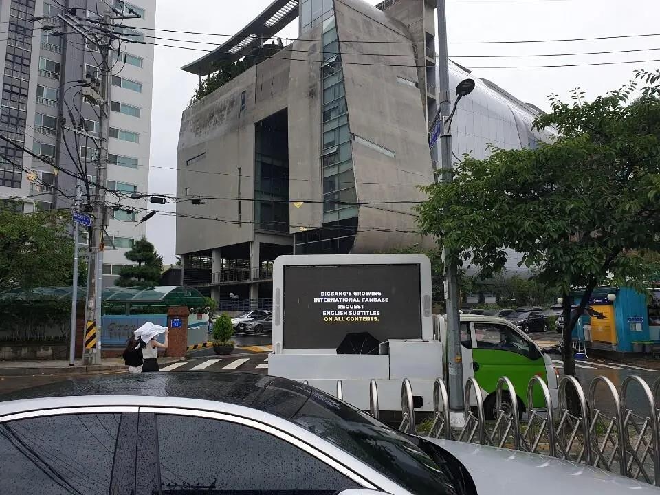 bigbang|YG不作为引民愤？大楼又现卡车抗议，这次也一如既往有成效吗？