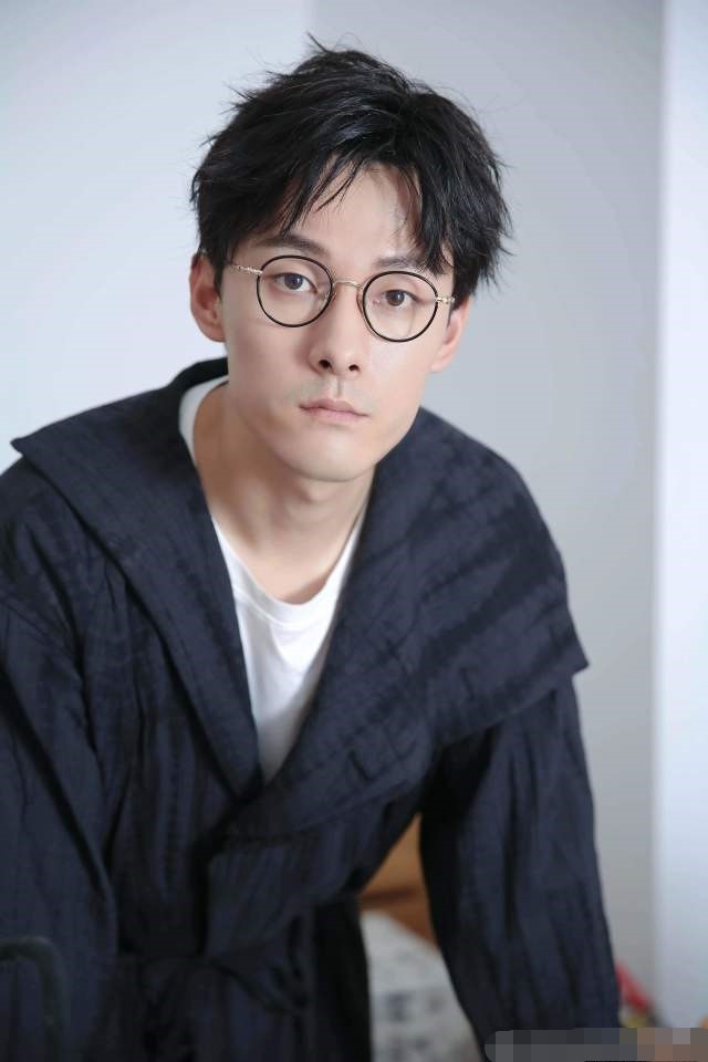 张雨剑屡屡被传和吴倩未婚生子,不回应还立单身人设,现还和虞书欣炒cp