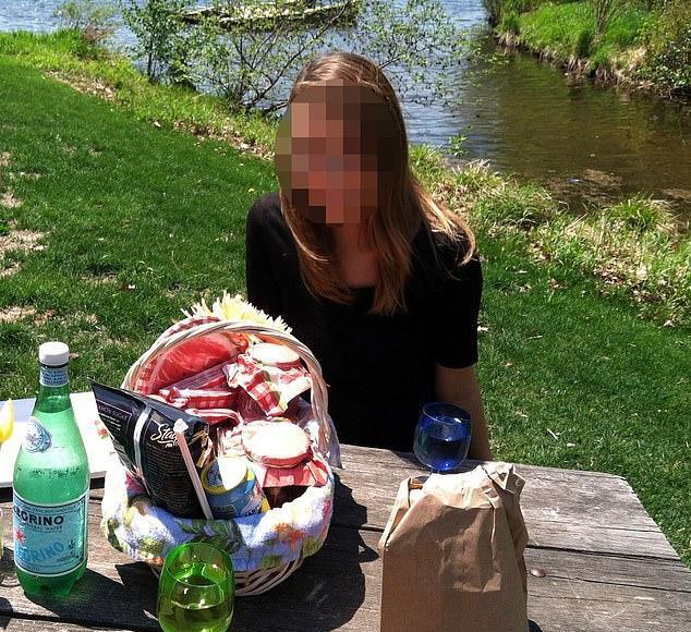 杰弗里·爱泼斯坦|爱泼斯坦留下44亿遗产，美国女模特要赔偿，讲出16岁时被侵犯痛苦经历