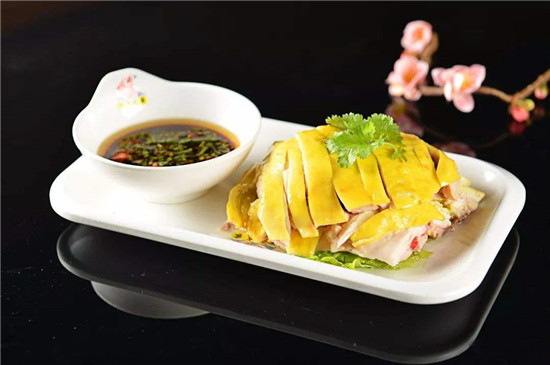 想做出黄澄澄的白切鸡,多一步这个步骤,色泽更诱人口感更佳