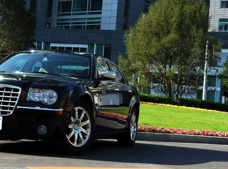 美系克莱斯勒"黑马"来袭!3.6t爆286马力 8at,颜值媲美d90