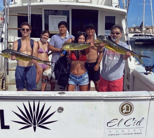 叶玉卿|叶玉卿富商丈夫破产后首度露脸，携子女出海钓鱼，胡子花白略显苍老