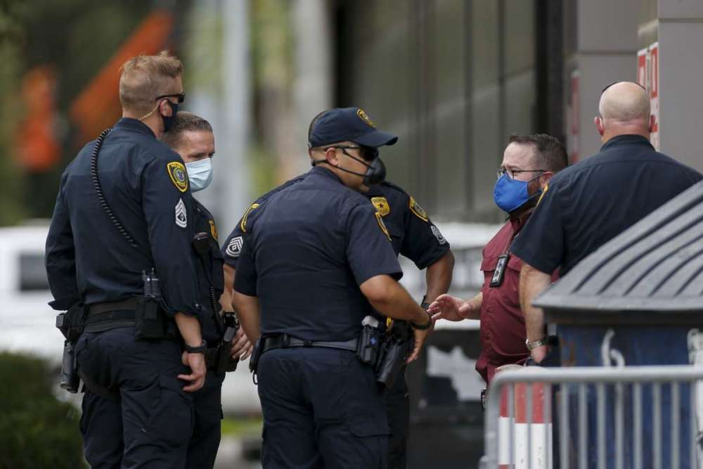 驻休斯敦总领事馆|美媒：美方人员“接管”中国驻休斯敦总领事馆