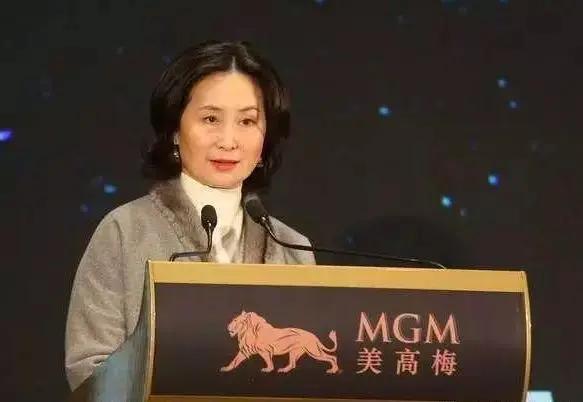 何超琼|赌王17个儿女，家族5000亿财产，何超琼凭什么成为何家接班人？