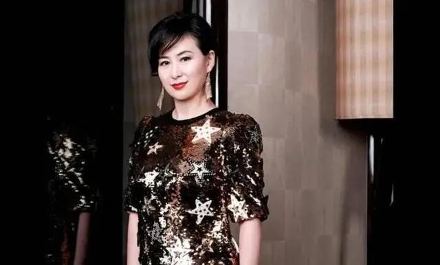 何超琼|赌王17个儿女，家族5000亿财产，何超琼凭什么成为何家接班人？