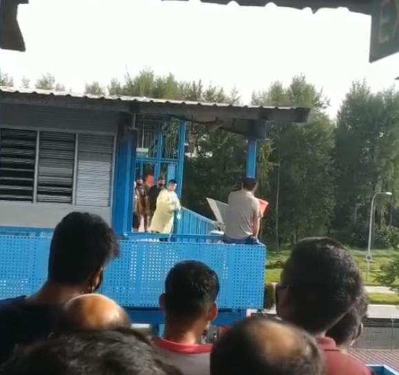 新加坡_社会|中国工人被困新加坡，买好机票遭雇主扣押护照，情绪崩溃欲跳4楼