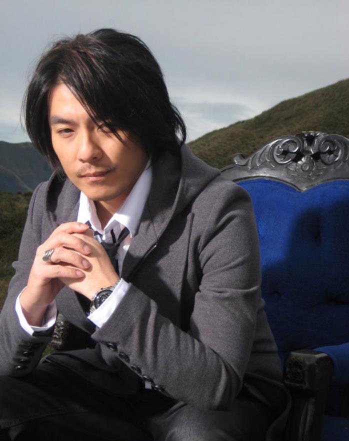 出道即是巅峰人气曾超周杰伦被称亚洲歌圣的阿杜为何不红了