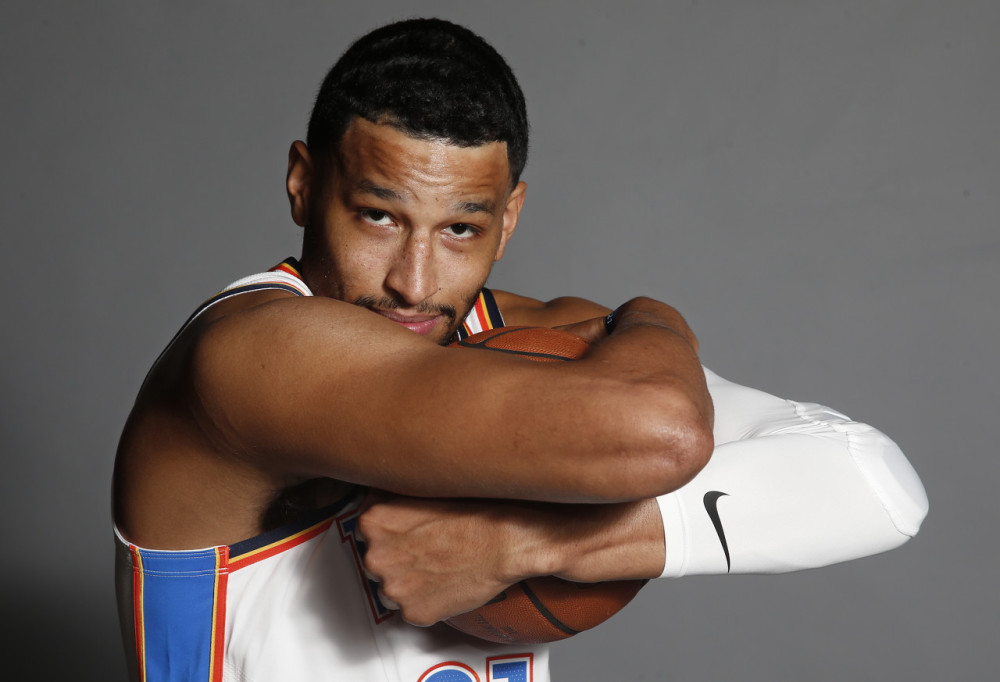 官方篮网正式签下雷霆旧将罗伯森