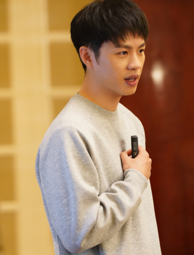 张若昀|又一被姚晨看上的男艺人！撞脸张若昀很圈粉，肖战复出又增难度？