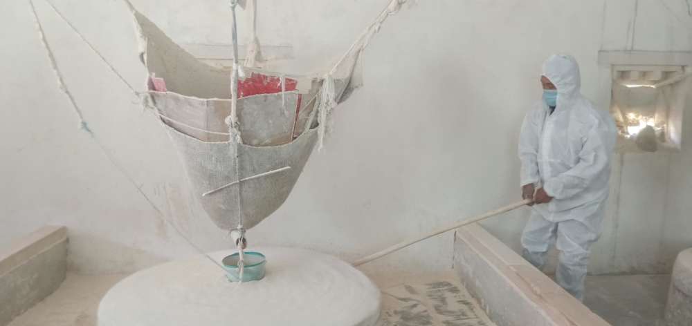 山南哈鲁岗村合作社传统水磨工艺磨出闻名好糌粑