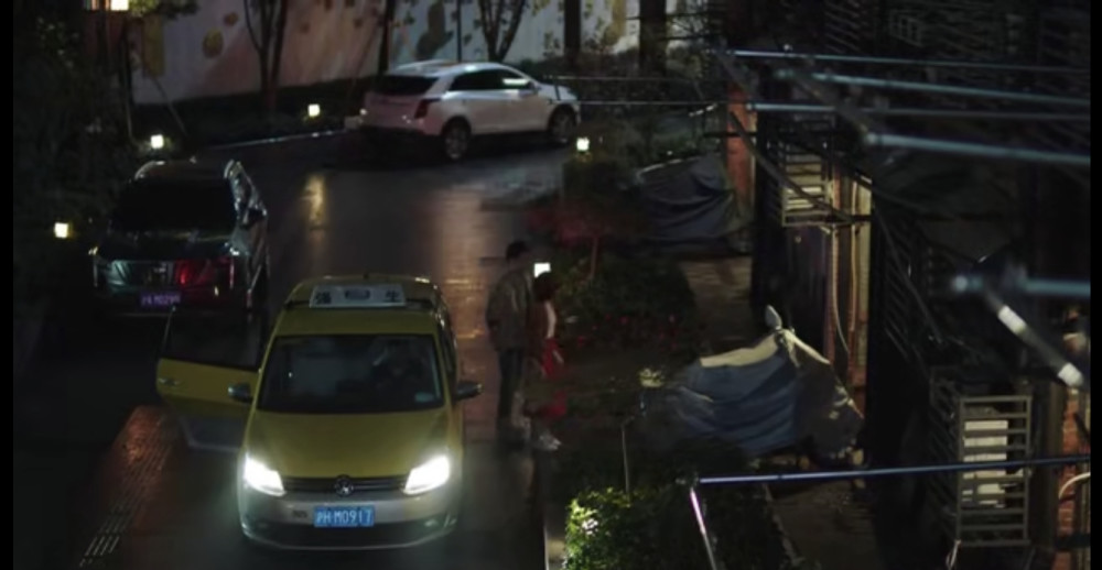 三十而已|三十而已：钟晓芹陈屿离婚后有点甜，几个细节看出他们会复婚，钟晓阳是炮灰