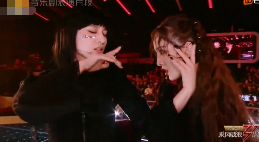 黄晓明|黄晓明惊喜助阵，赵兆帮忙拉票，吴昕不认命，孟佳小组依然垫底