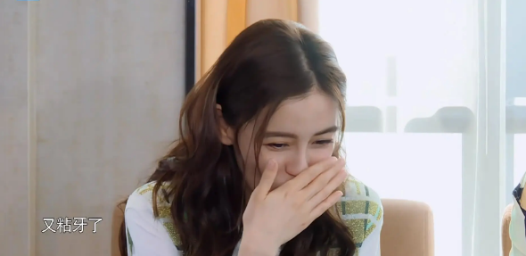 baby|有谁注意到，baby只有在跑男中口红才会粘牙，化妆师说出真实原因