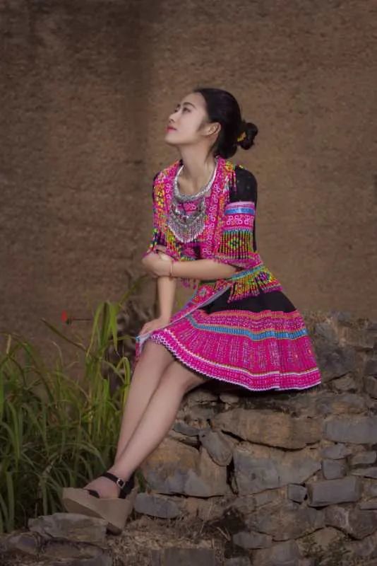 文山州的苗族服饰有3种文山苗族大致分为白苗,青苗,花苗,汉苗等