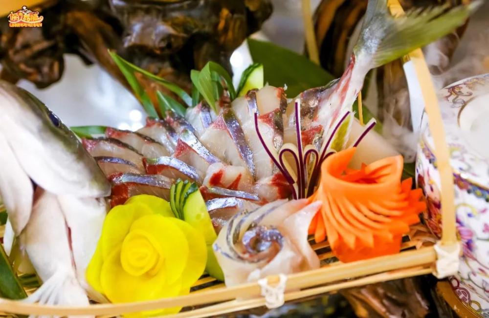 俪人品膳栏目与米其林大厨开鱼秀