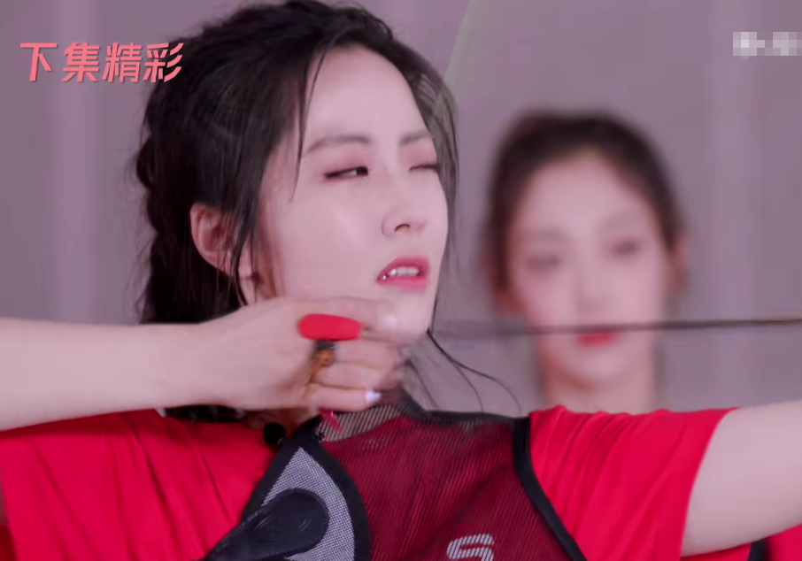 表情管理|硬糖少女节目集体射箭，赵粤失去表情管理，陈卓璇这是偷偷练过？