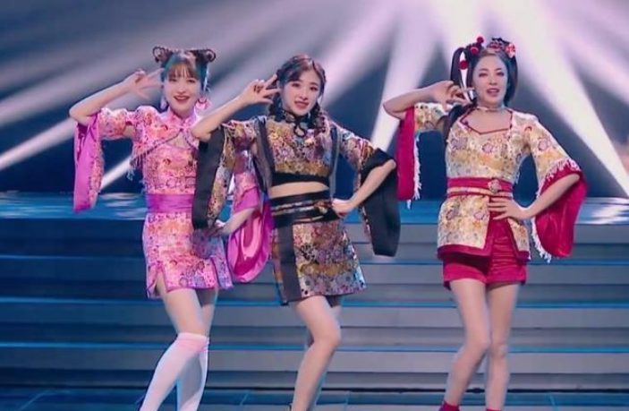 乘风破浪的姐姐|《浪姐》三公被淘汰，网友吐槽指责，金莎发文称“真的很对不起”