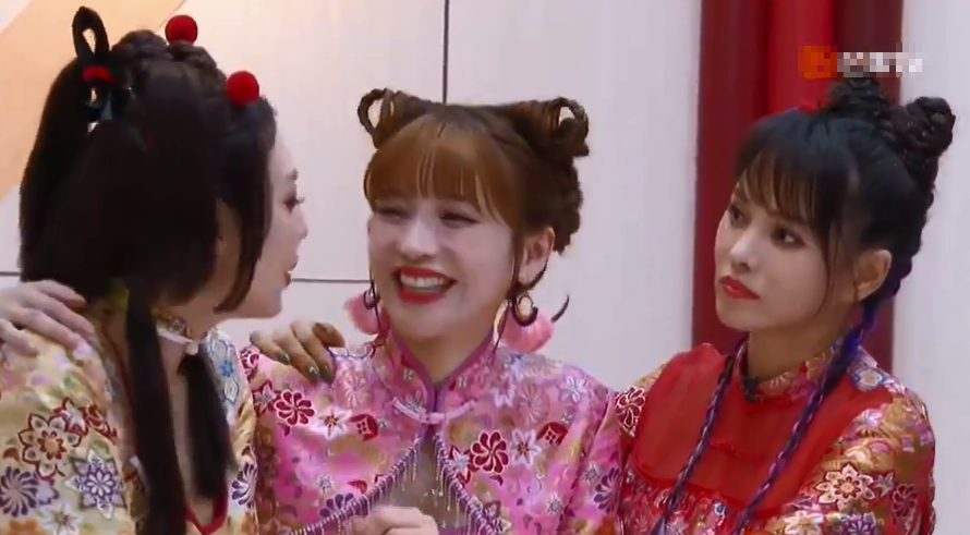 乘风破浪的姐姐|《浪姐》三公被淘汰，网友吐槽指责，金莎发文称“真的很对不起”