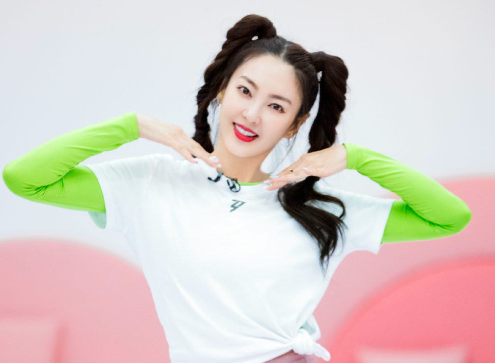 伊能静|伊能静练舞抠细节，撞墙发泄却拒绝“廉价同情”，张雨绮佩服她