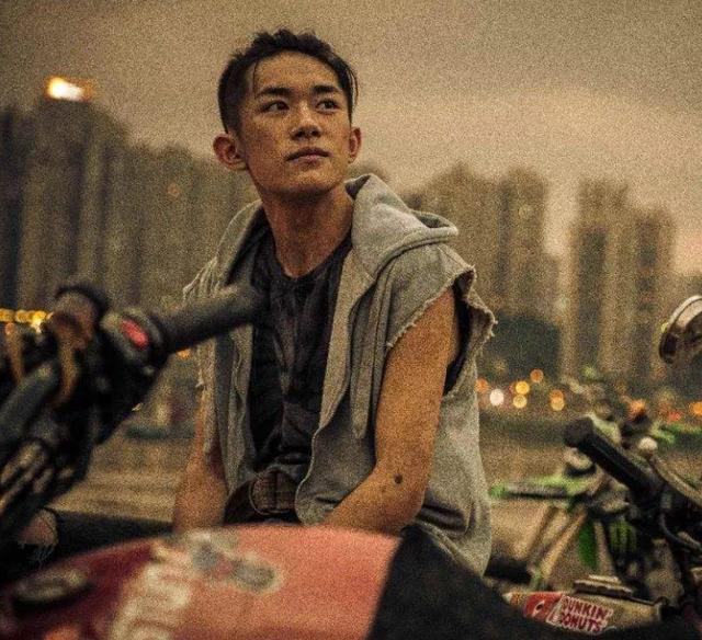 汪海林|汪海林批评易烊千玺粉丝氪金行为，不要步入肖战粉丝后尘